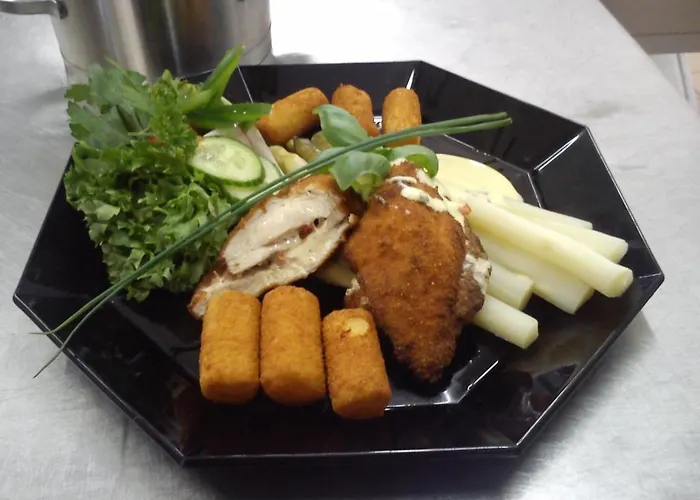 Am Schiffshebewerk 호텔 3*